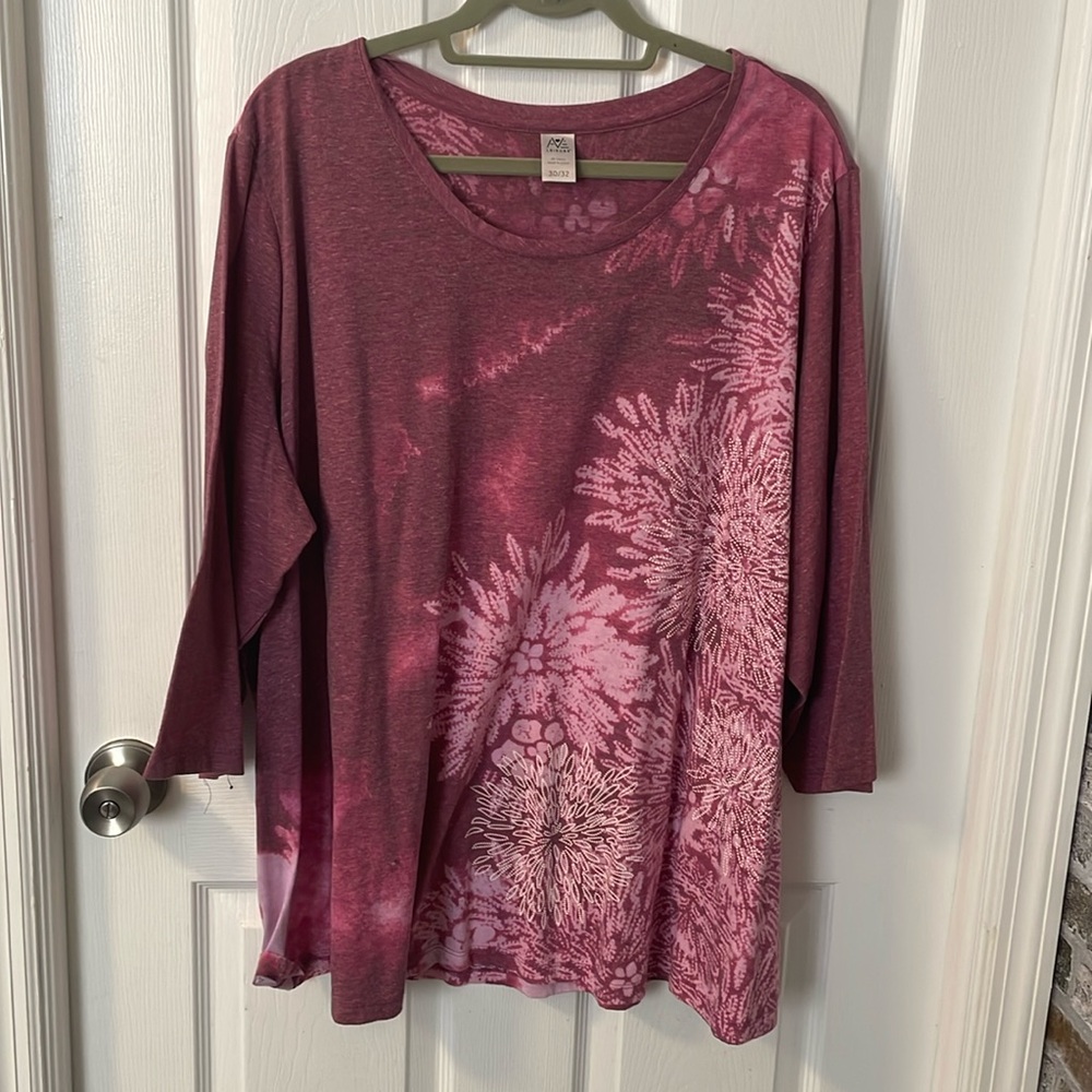 Ave Leisure- Floral Design Tee- 30/32